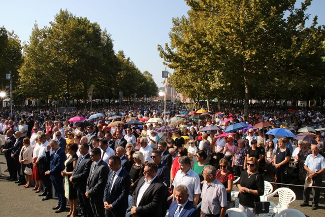 Desetci tisuća hodočasnika na proslavi Svete nedjelje u Ludbregu. Misu predslavio mons. Đuro Hranić
